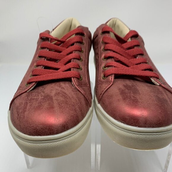 Secret Celebrity Low Top Sneaker 7.5 Pearlized Ruby Red - Picture 5 of 9